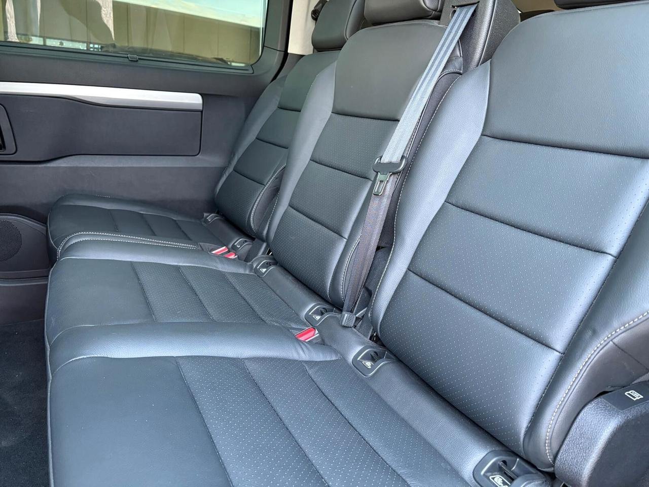 Peugeot Traveller BUSINESS VIP 75 kWh Long 8 posti SPOTICAR