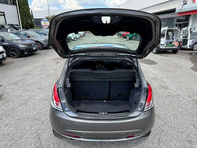 Lancia Ypsilon New 5 porte My24 1.0 Firefly 70 CvStart&Stop Hybrid Oro