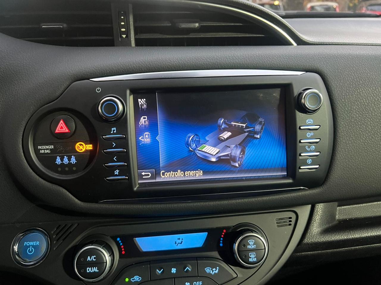 Toyota Yaris 1.5 Hybrid Style / Y20 BITONE