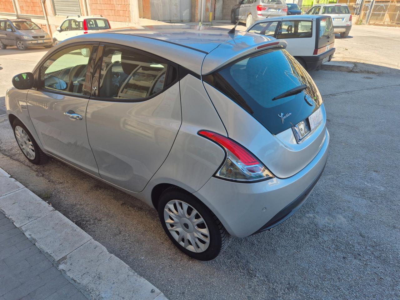 LANCIA YPSILON 1.2 BENZINA 70 CV ANNO 2015 KM 110000 CERT