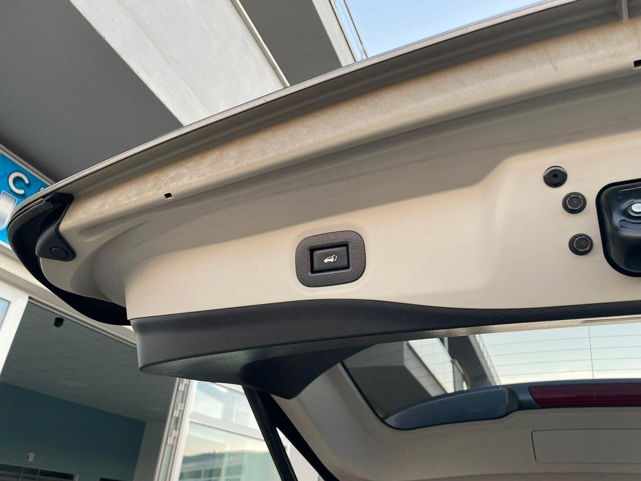 Nissan X-Trail dCi 4WD inserimento manuale