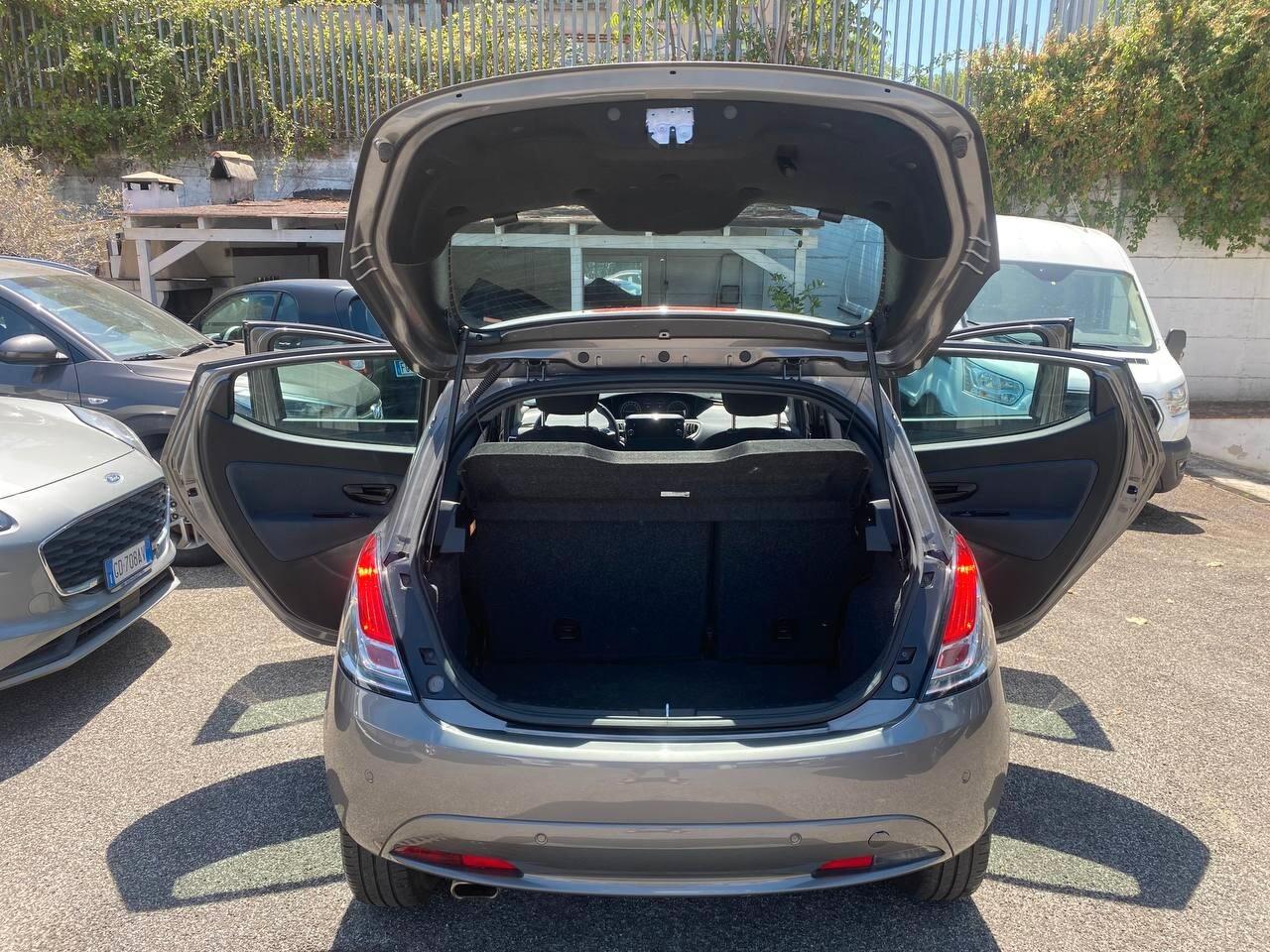 Lancia Ypsilon 1.0 FireFly 5 porte S&S Hybrid Ecochic Gold