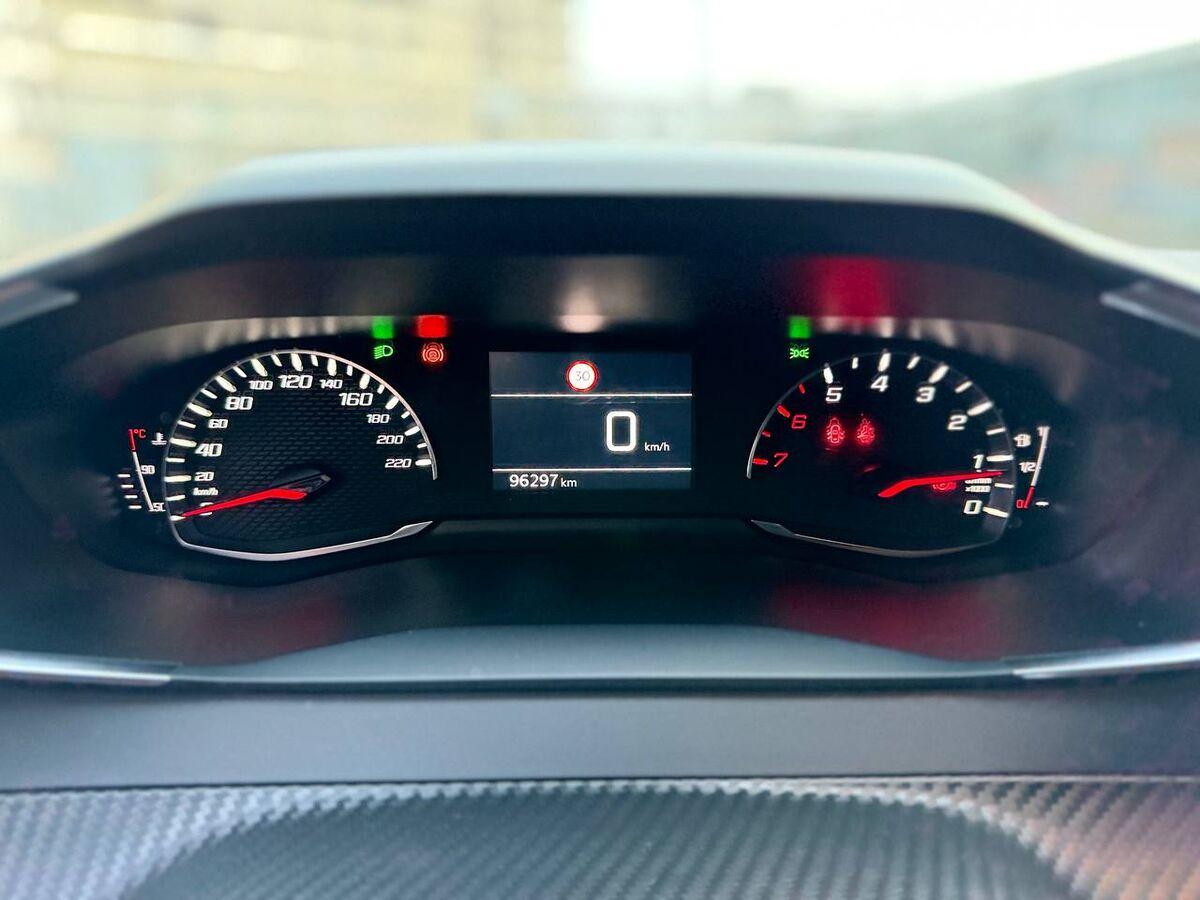 Peugeot 2008 1.2 Active s&s 130cv CINGHIA SOSTITUITA !