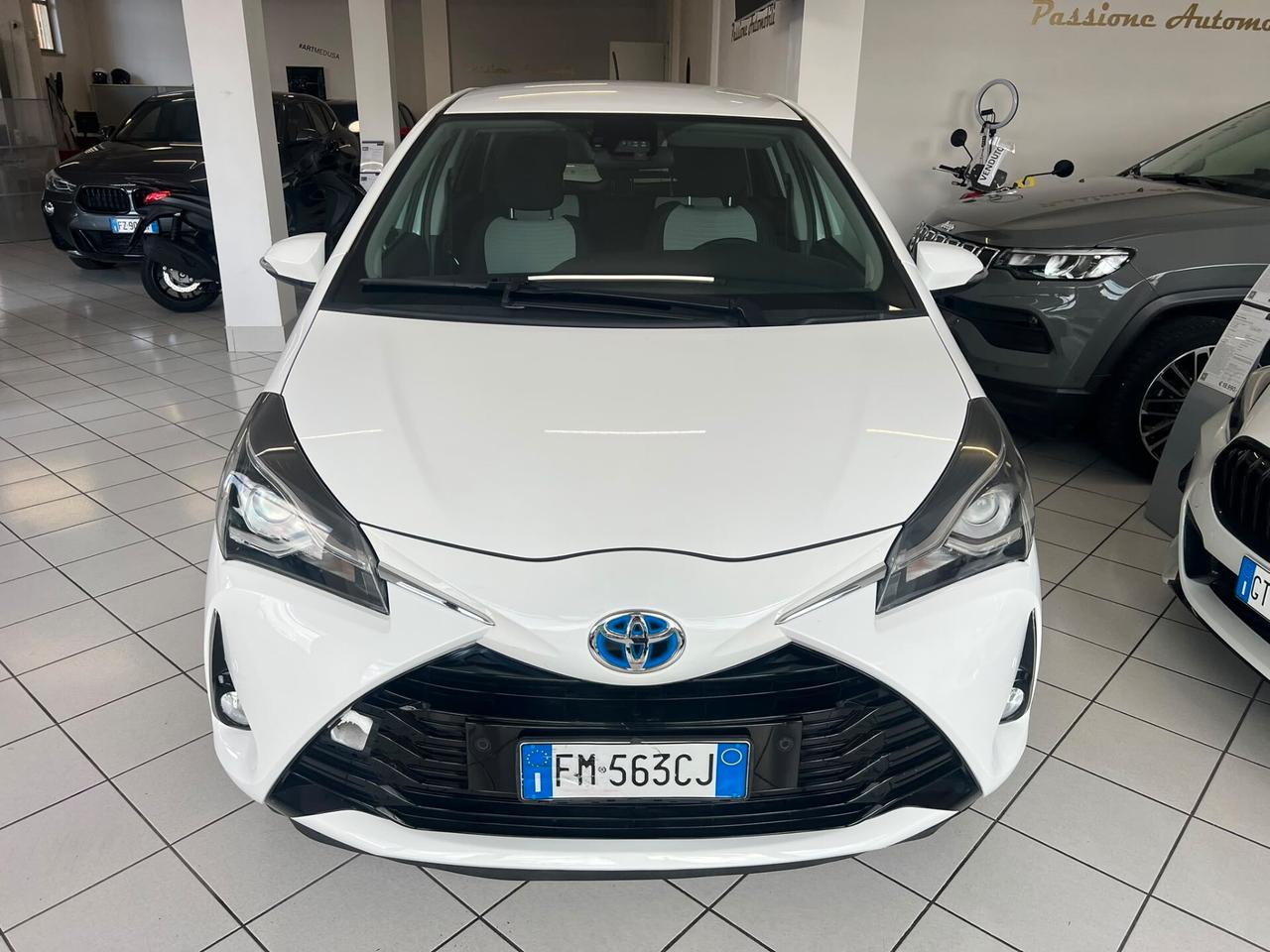 Toyota Yaris III 5p 1.5h Cool + GARANZIA 60 MESI