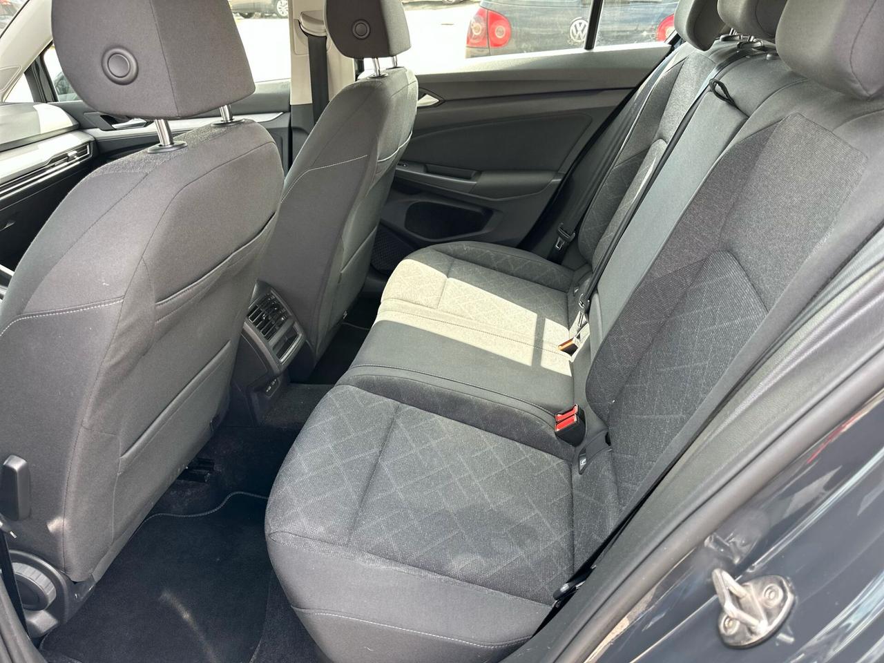 Volkswagen Golf 1.0 TSI EVO Life adatta a neopatentati garanzia permute finaziamento