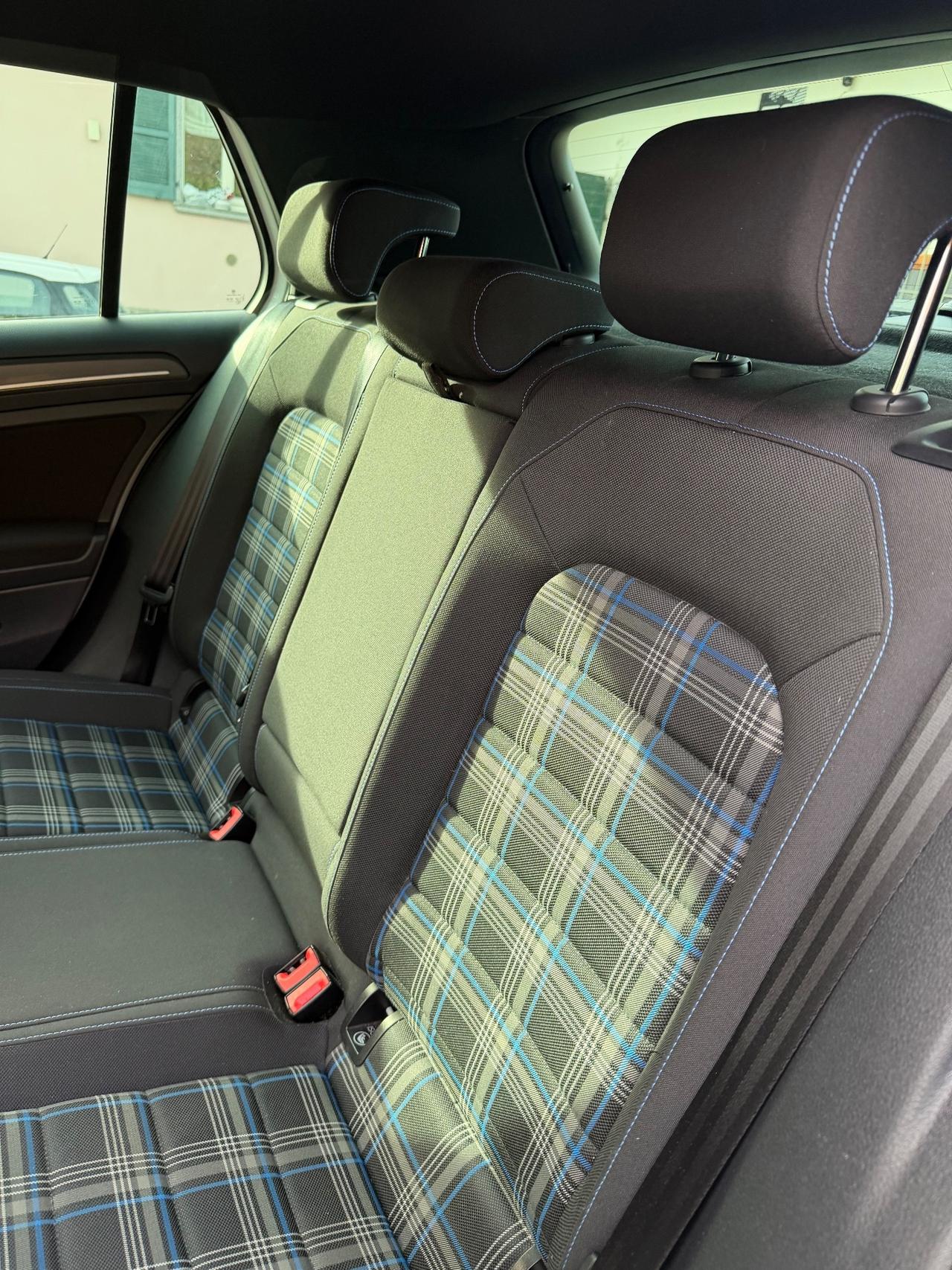 Volkswagen GOLF GTE PLUGIN HYBRID DSG 5P EU6B FULLOPT