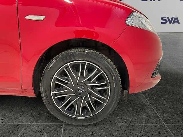 Lancia Ypsilon 1.0 FireFly Hybrid 70CV Ecochic Silver (MHEV) - NEOPATENTATI