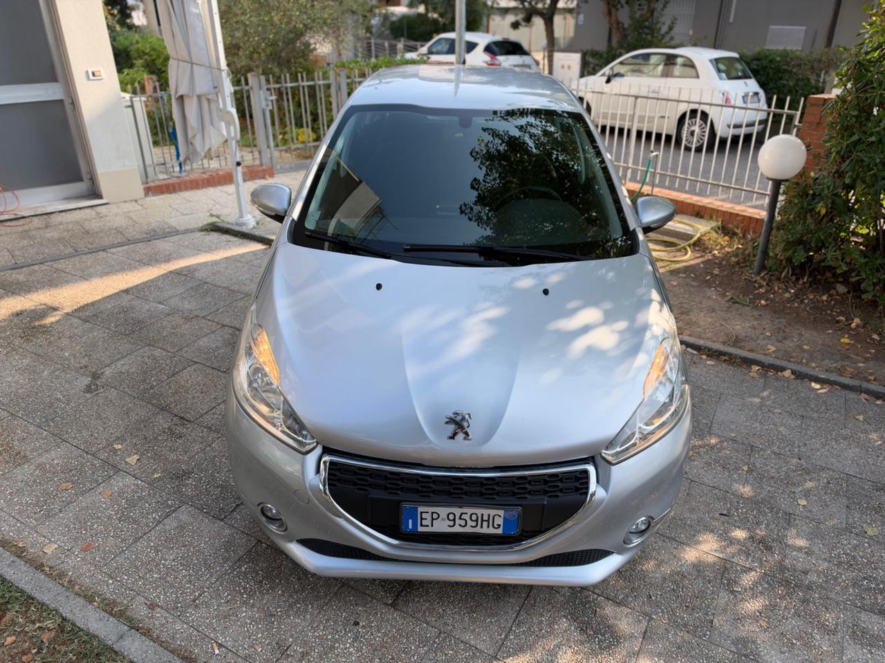 Peugeot 208 1.4 HDi 68 CV 5 porte Allure