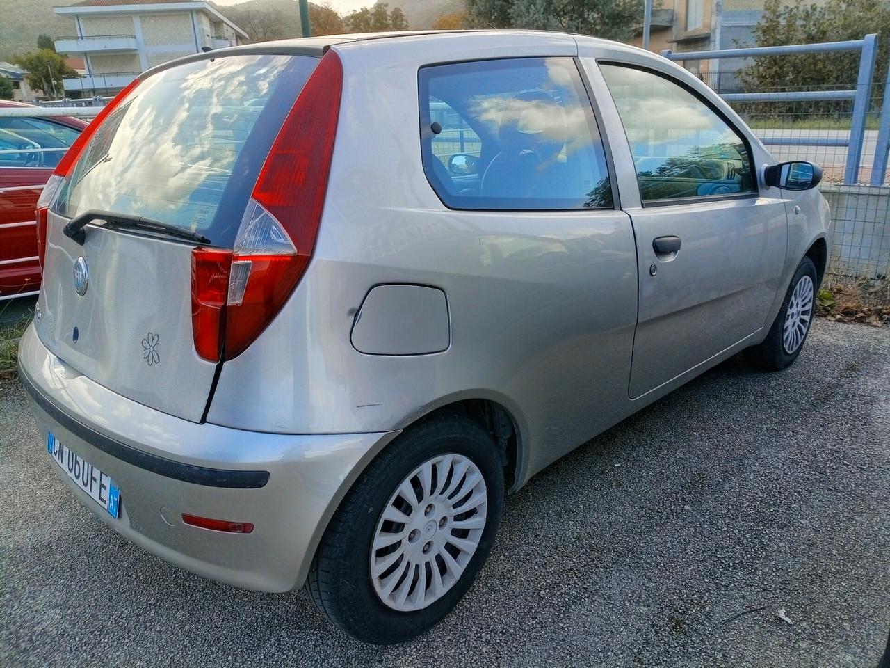 Fiat Punto 1.2i cat 3 porte EL ( impianto GPL) x neopatentati