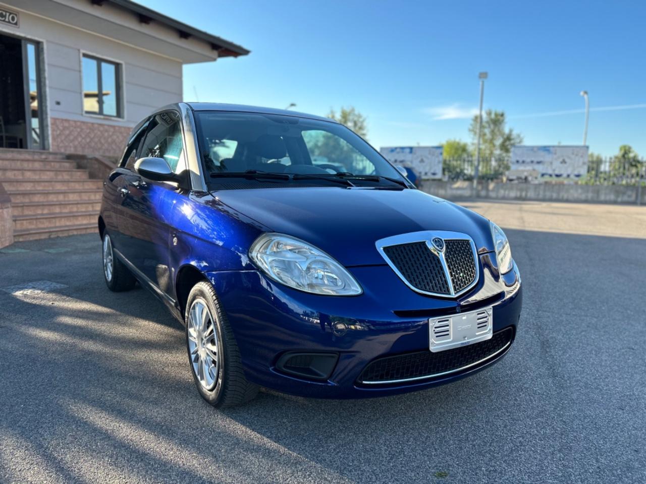 Lancia Ypsilon 1.2 Argento B-Color