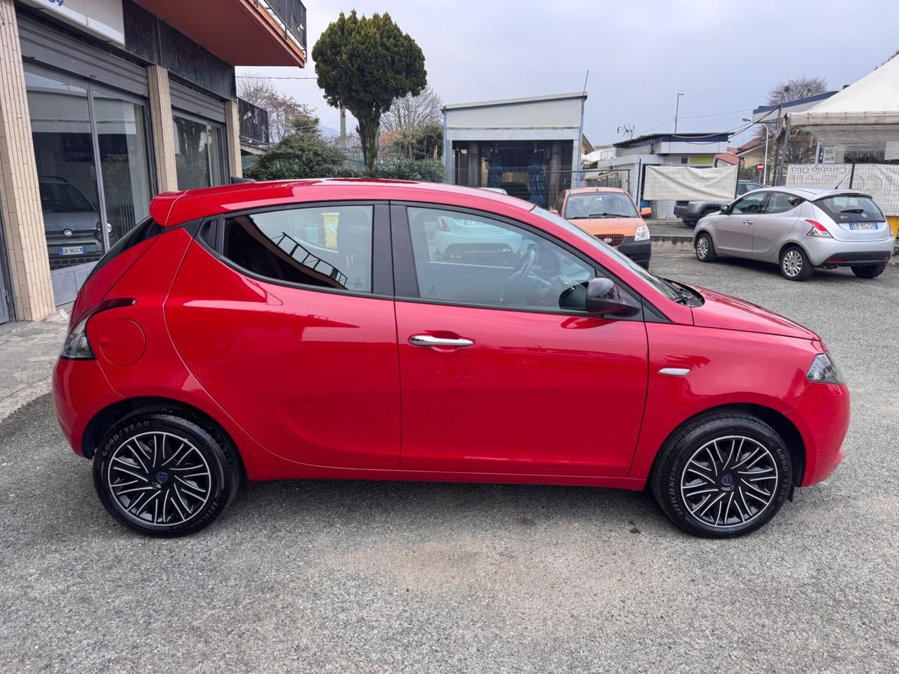 Lancia Ypsilon 1.0 Hybrid Gold