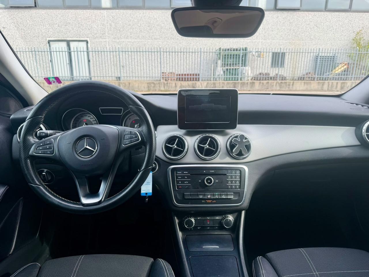 Mercedes GLA180d 197.000km 2016 euro6 neopatentati