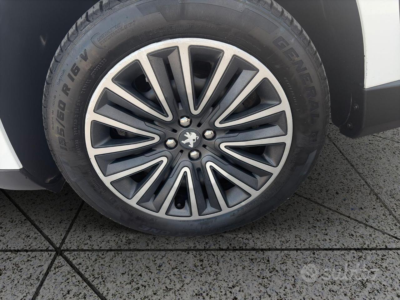 Peugeot 2008 1.2 82 cv ACTIVE-TOUCHSC/CRUISE CONTR