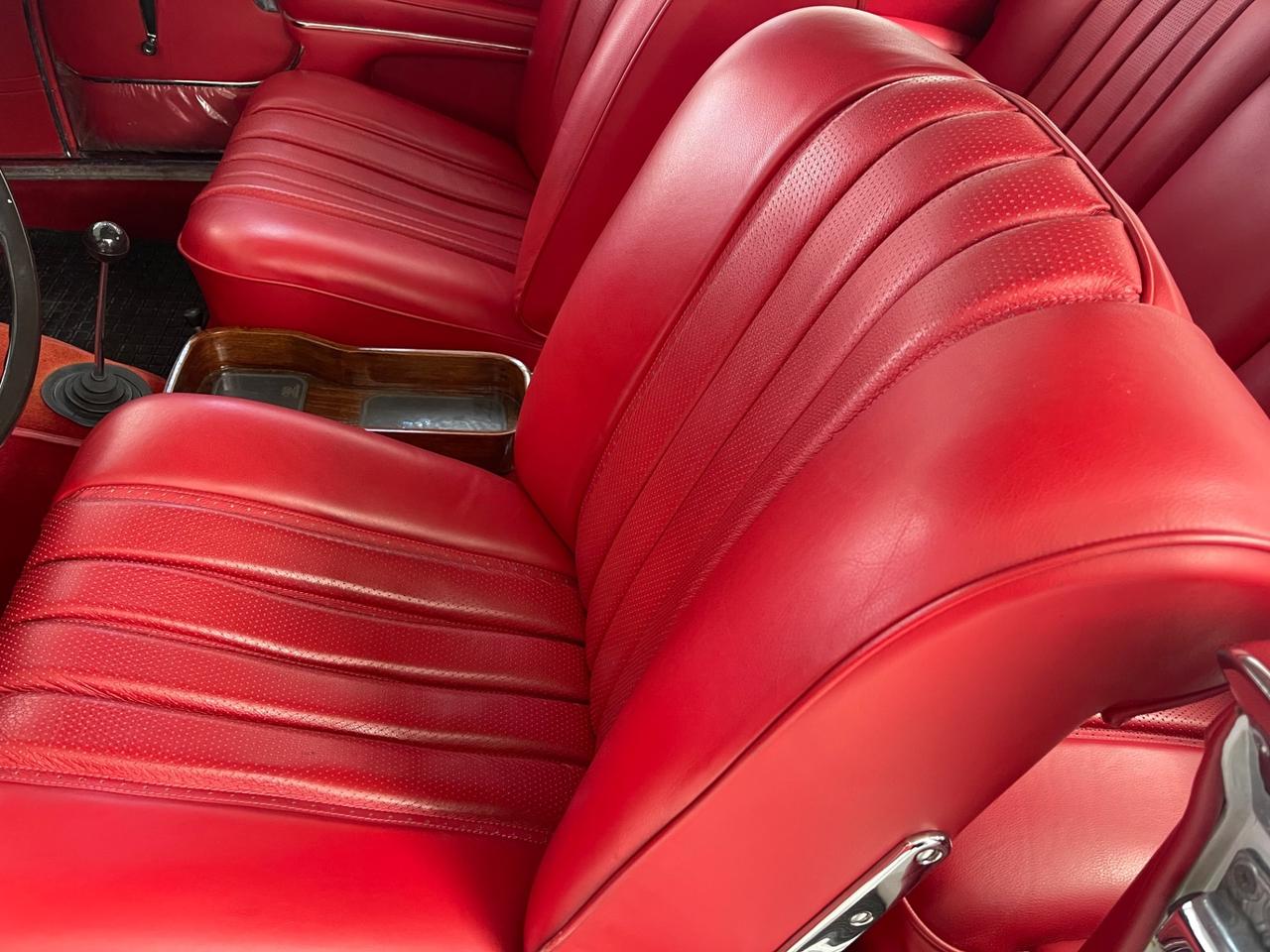 Mercedes-benz 220 W111