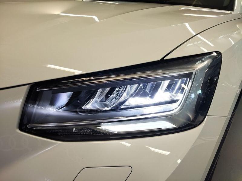 Audi Q2 30 TFSI Business Advanced