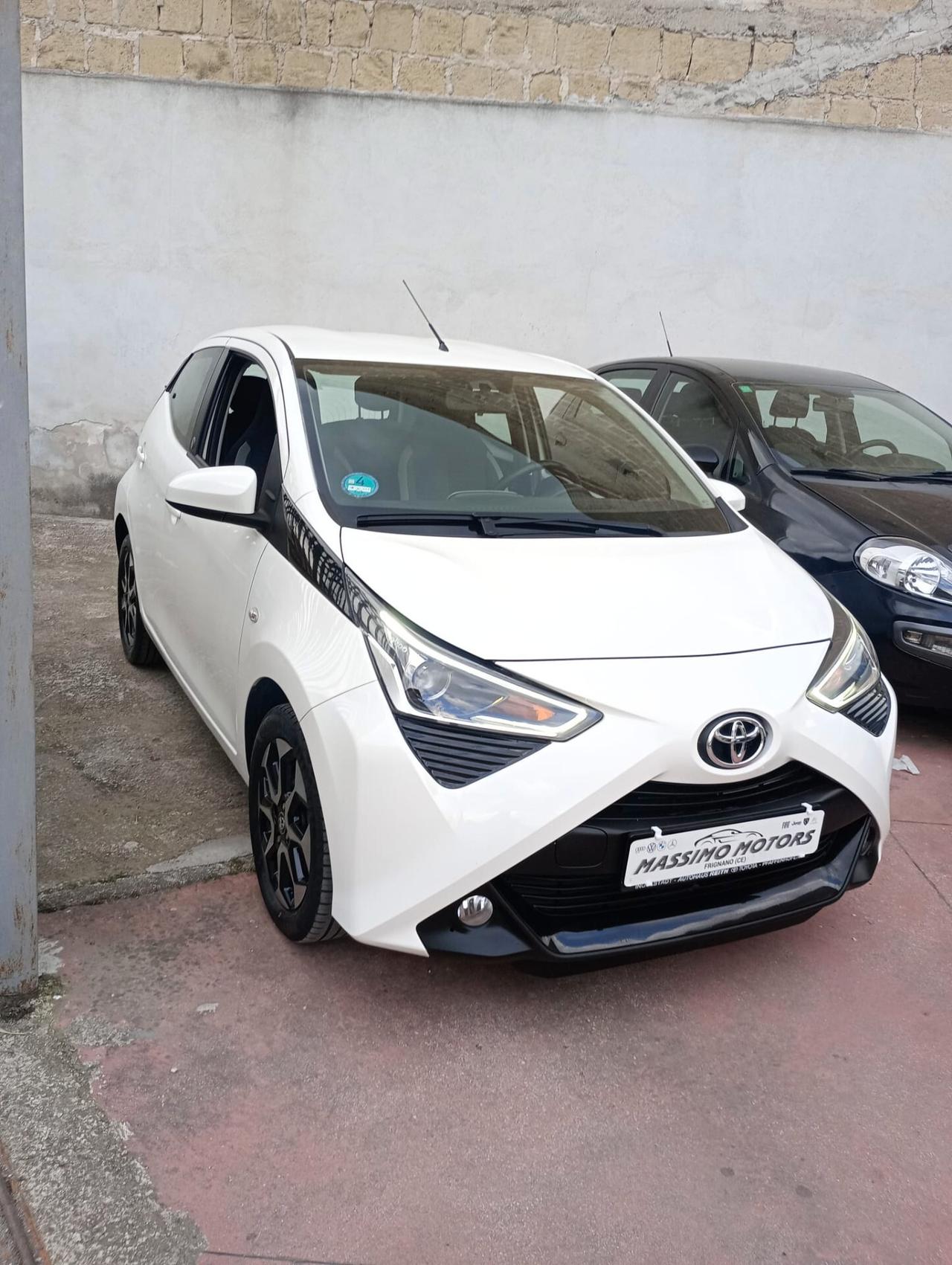 Toyota Aygo Connect 1.0 VVT-i 72 CV 5 porte x-play