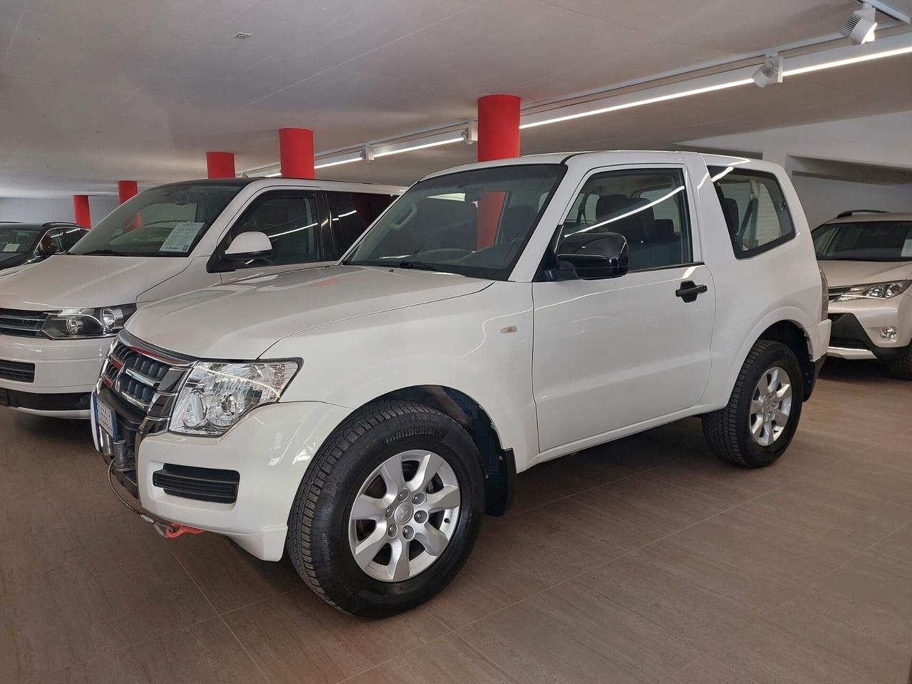 Mitsubishi Pajero 3.2 DI-D 4x4 100TH gancio verricello