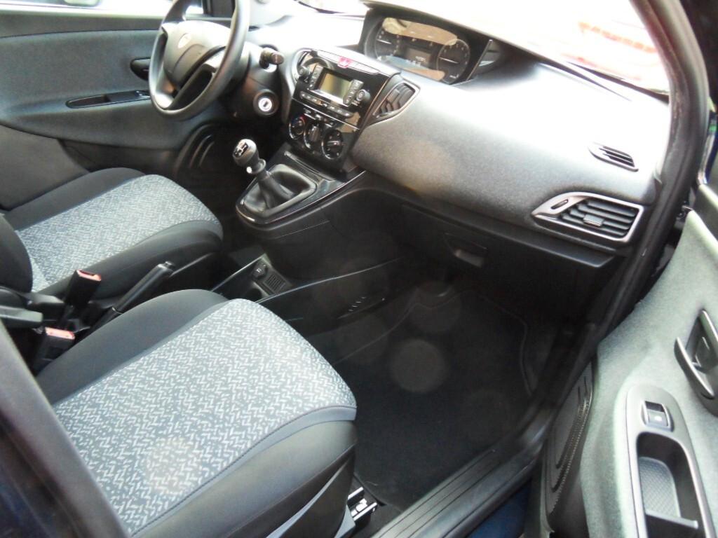 Lancia Ypsilon 1.2 69 CV 5 porte Gold