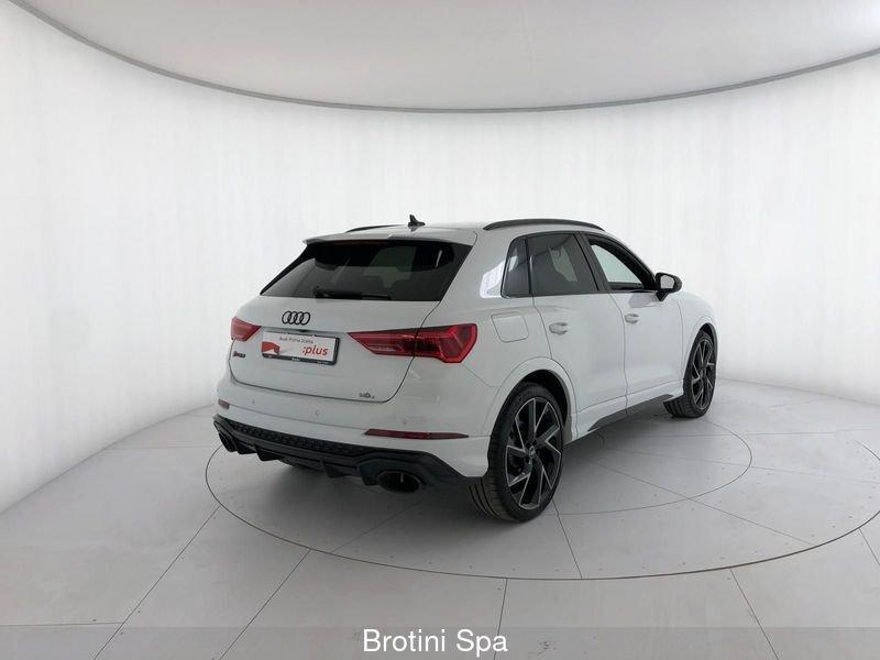 Audi Q3 RS quattro S tronic