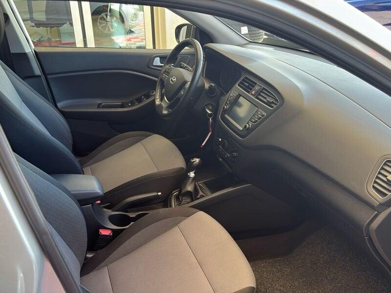 Hyundai i20 1.2 MPI 75cv Tech