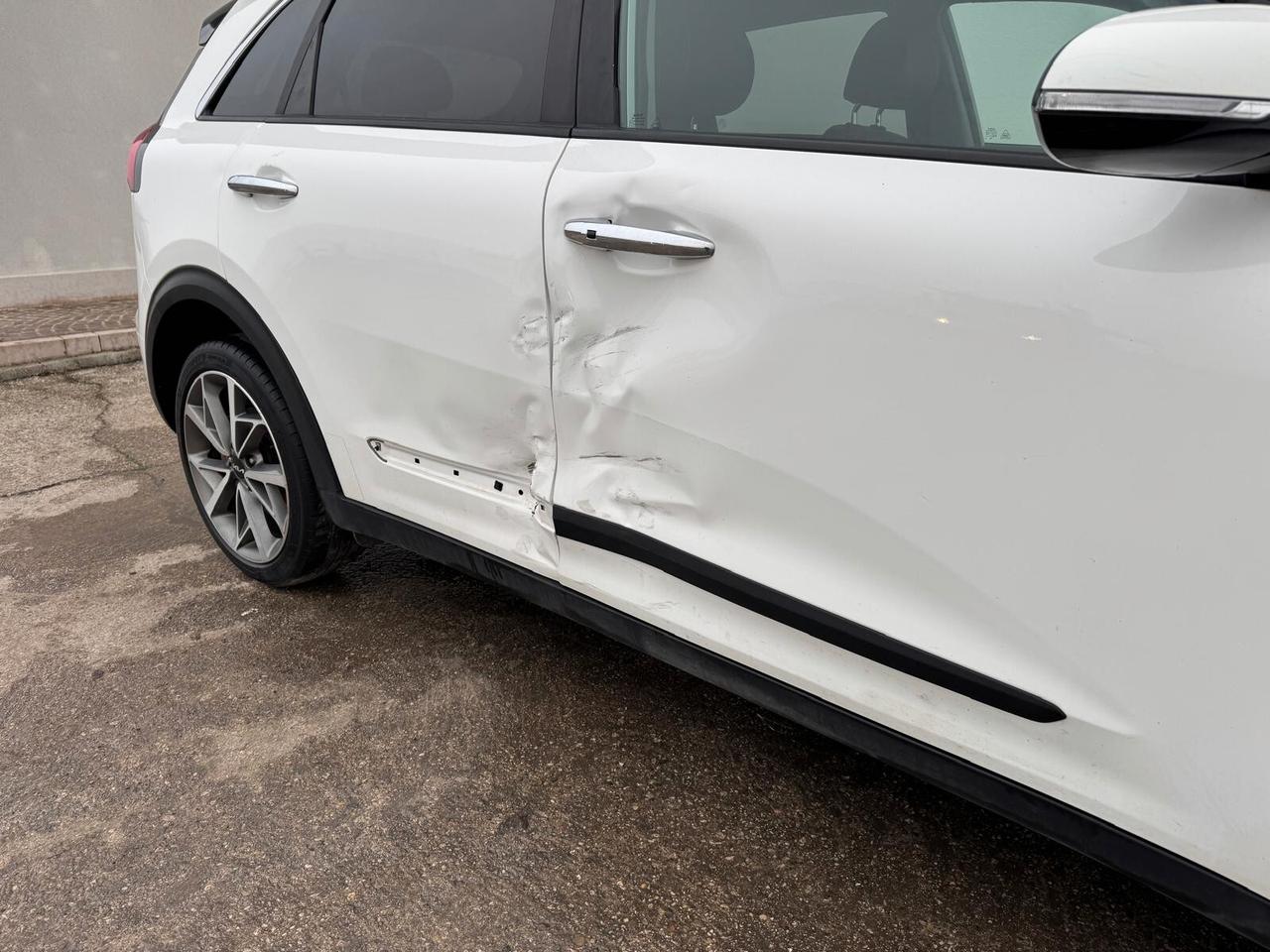 Kia Niro 1.6 gdi hev Style dct INCIDENTATA