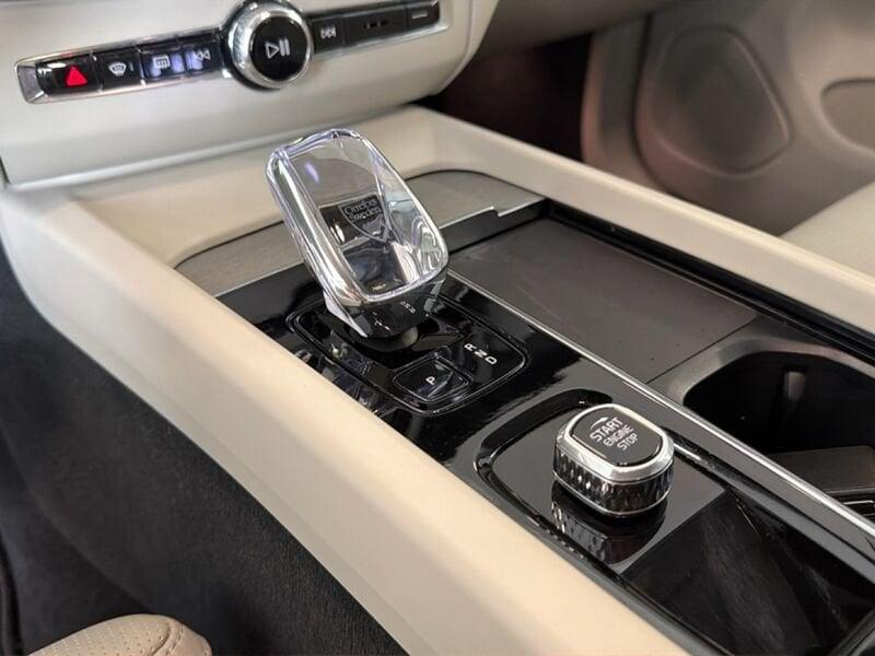 Volvo XC60 B4 D AWD automatico Plus Dark N1