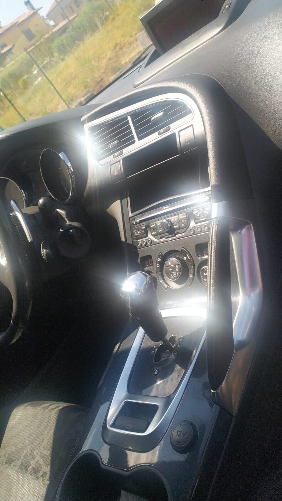 Peugeot 3008 1.6 e-HDi 112CV cambio robotizzato S.
