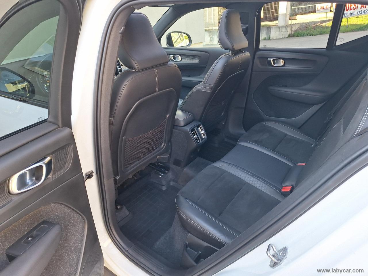 VOLVO XC40 D4 AWD R-design TETTO TAGLIANDI VOLVO UFF 360