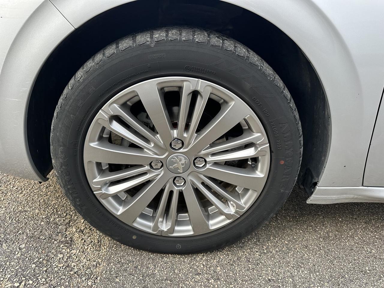 Peugeot 208 Allure 1.2 Benzina 82 Cv 2016 Tetto