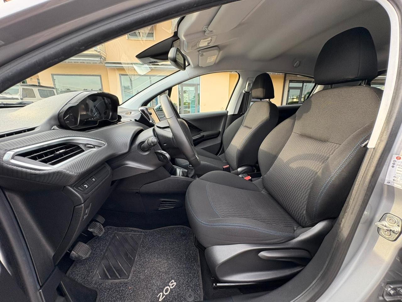PEUGEOT 208 1.2 BENZ KM 49.066 SI A NEOPATENTATI