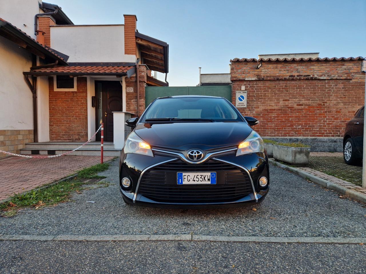 Toyota Yaris 1.0 70CV "70.700 km" Bluetooth, Telecamera, Fendi
