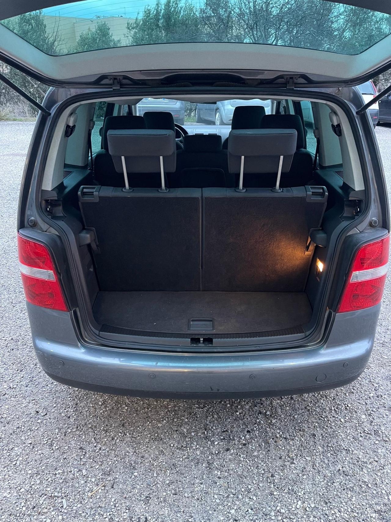 Volkswagen Touran 2.0 - 7 POSTI