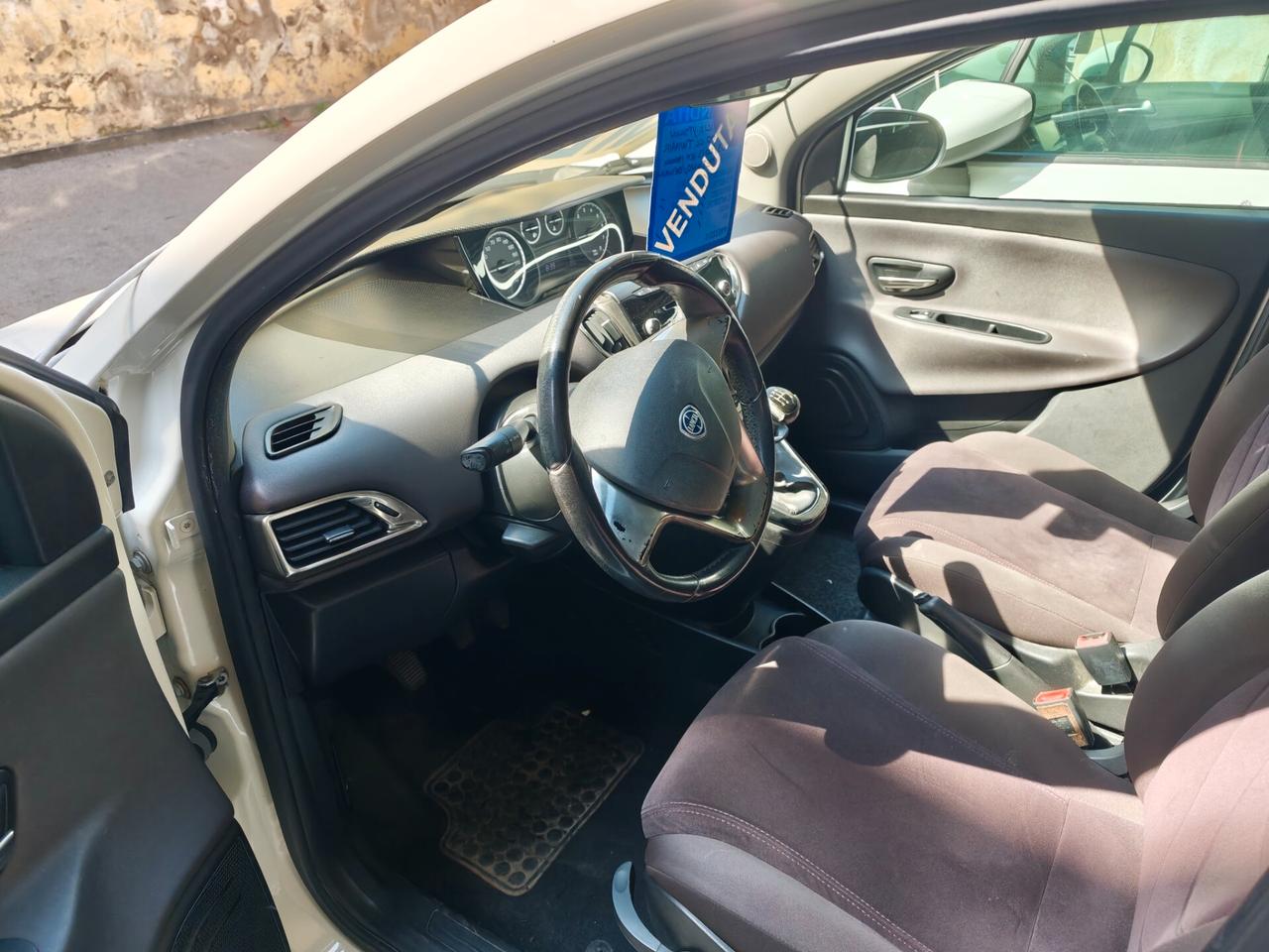 Lancia Ypsilon 0.9 TwinAir 85 CV 5 porte Metano Ecochic Gold