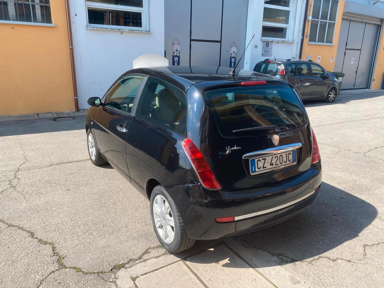 Lancia Ypsilon 1.2 Argento 80cv - OK NEOPATENTATI