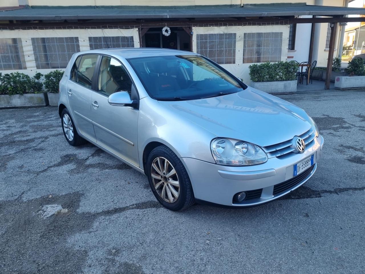 Volkswagen Golf 1.9 TDI DPF 5p. DSG Sportline