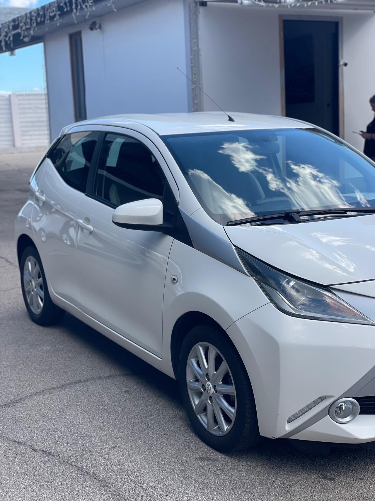 Toyota Aygo 1.0 VVT-i 69 CV 5 porte x-cool