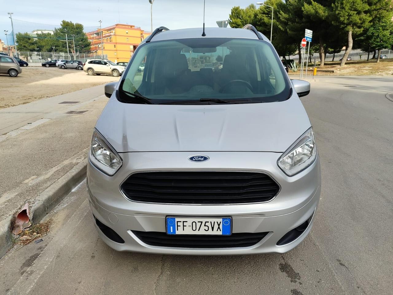 Ford Tourneo Courier 1.5 tdci 75CV VETTURA NUOVO!!