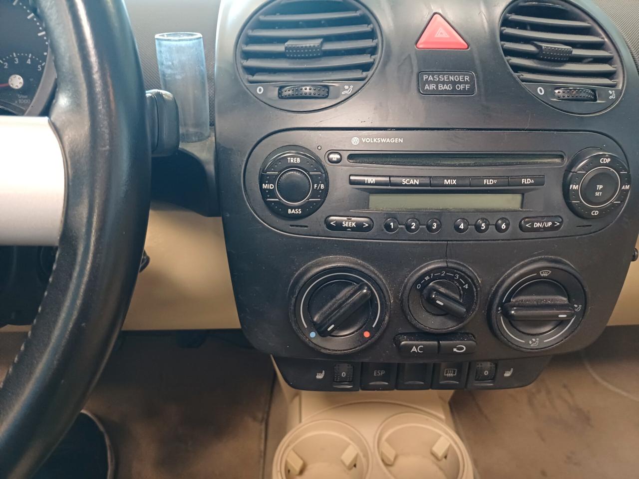 Volkswagen New Beetle 2.0 Cabrio