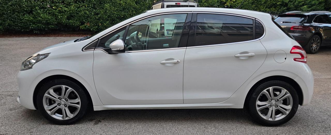 Peugeot 208 1.4 HDi 68 CV 5 porte Allure