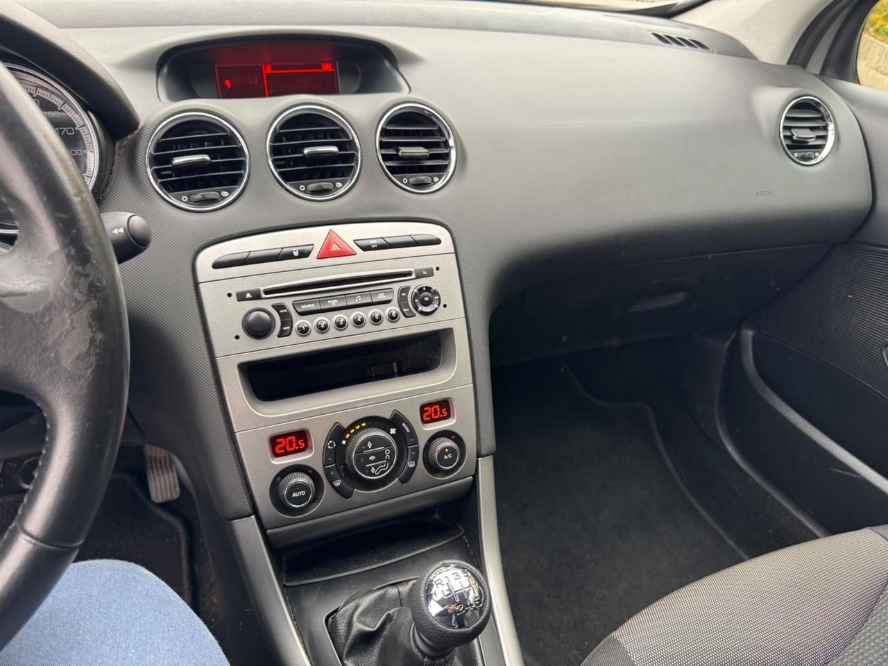 Peugeot 308 1.6 e-HDi 112CV Neopatentati