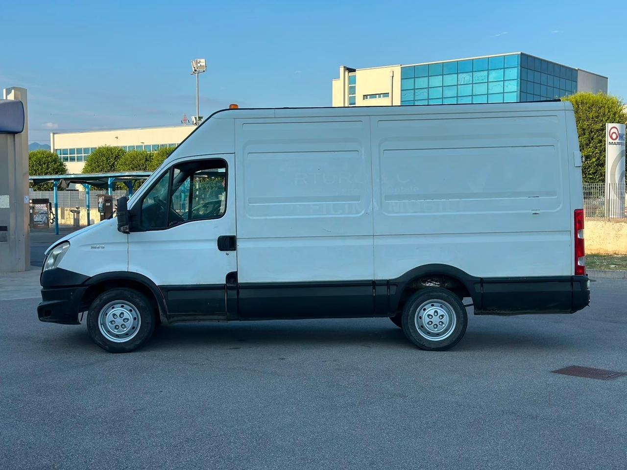 Iveco 35s15 passo medio e tetto alto
