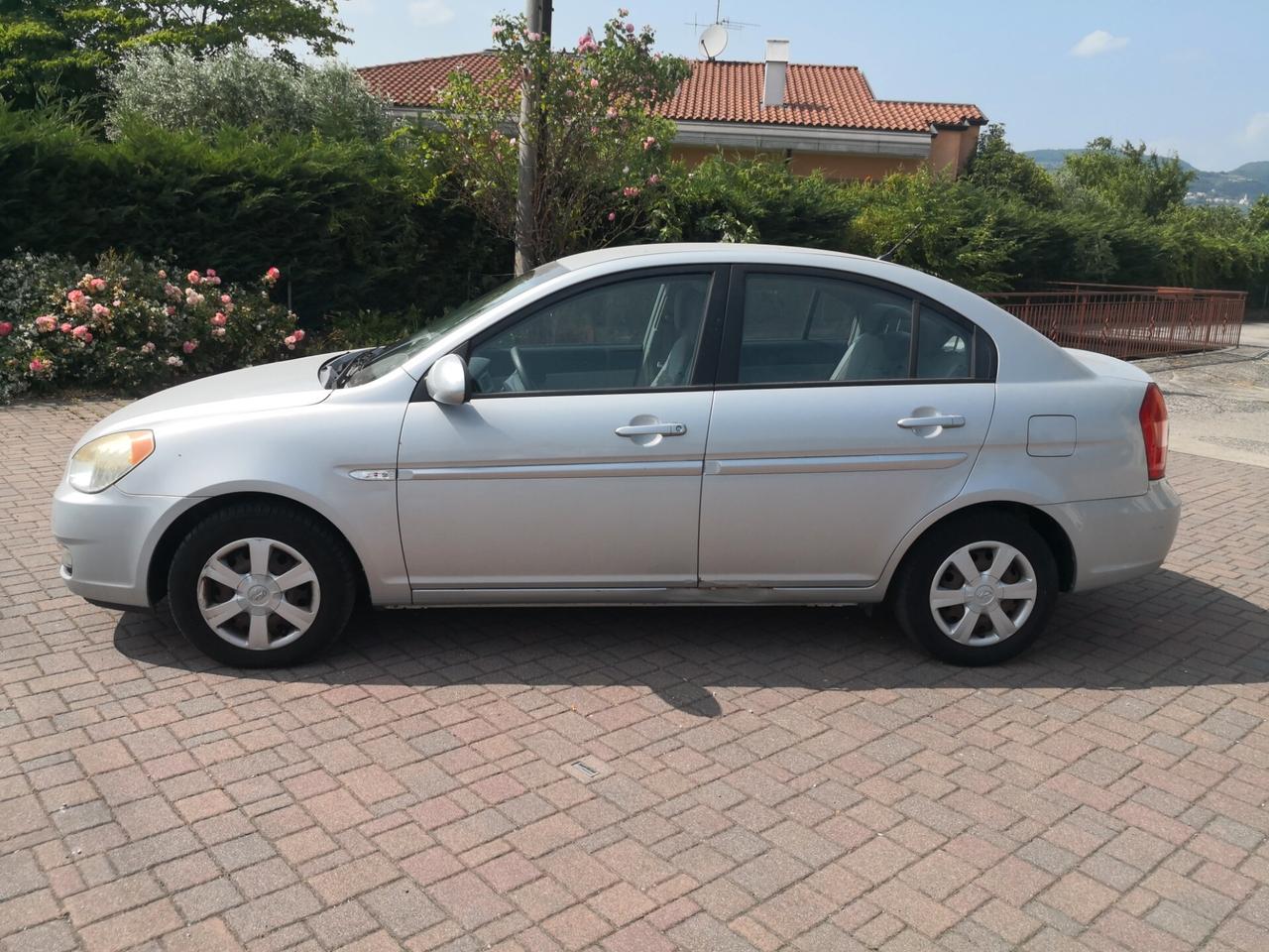 Hyundai Accent 1.4 benzina 5 porte 90milakm neopat