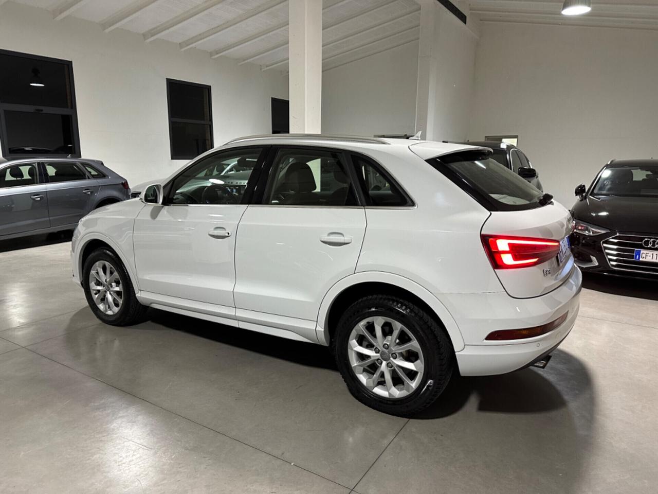 Audi Q3 2.0 TFSI 220 CV quattro S tronic Sport