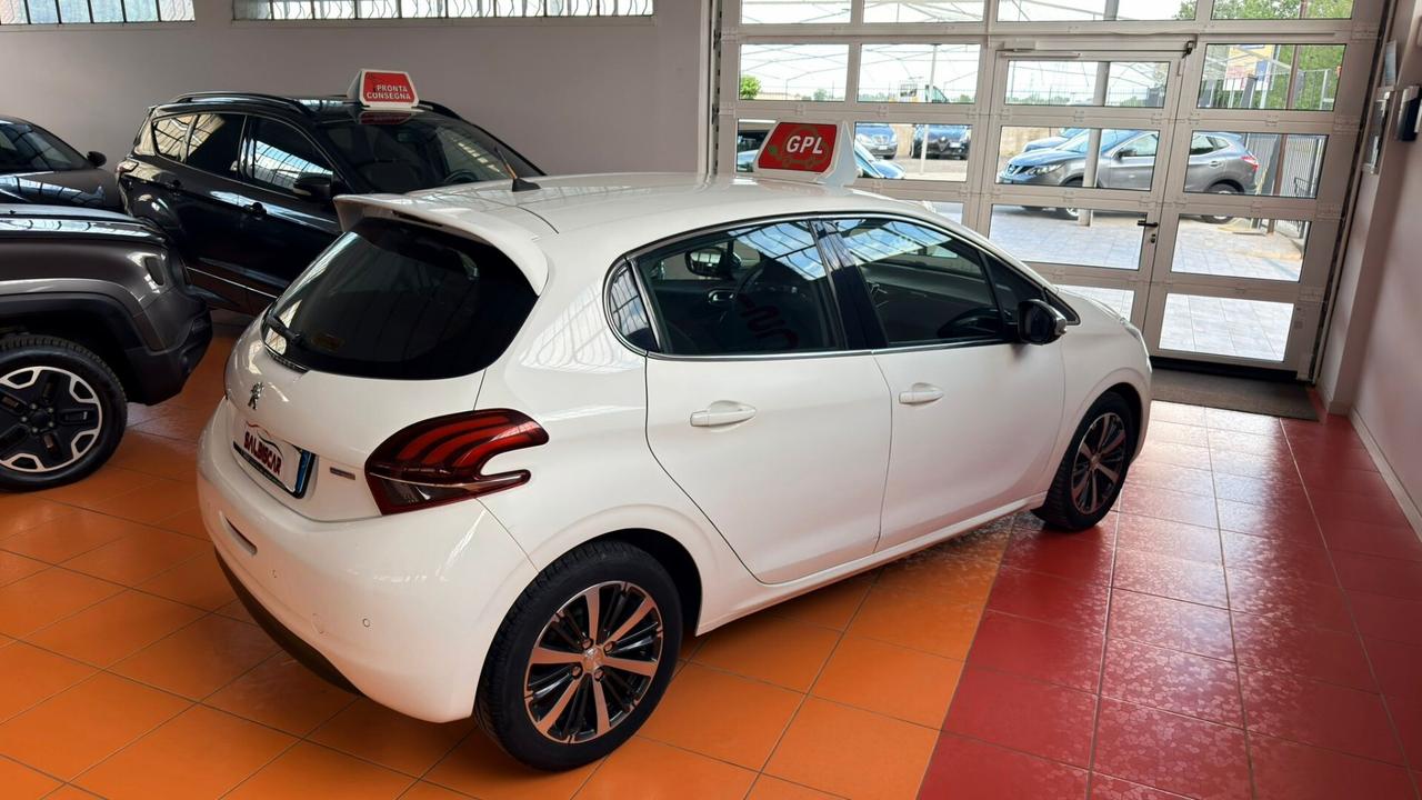 Peugeot 208 PureTech 82 3p. GPL Allure