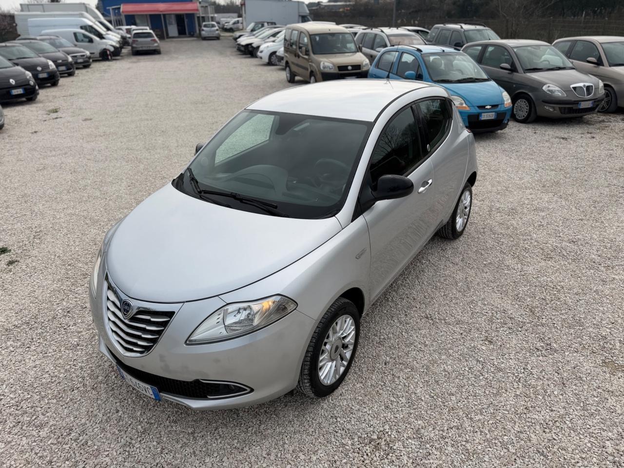 Lancia Ypsilon 0.9 TwinAir 85 CV 5 porte Metano Ecochic Gold
