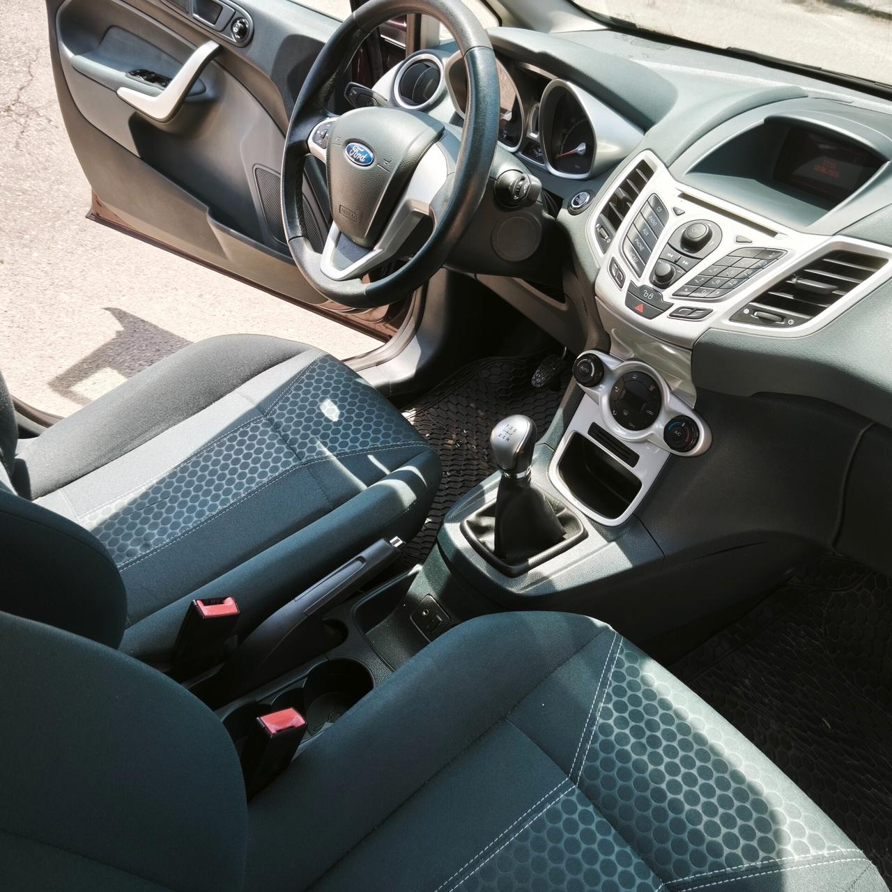 Ford Fiesta 1.4 TDCi 70CV 5 porte Titanium