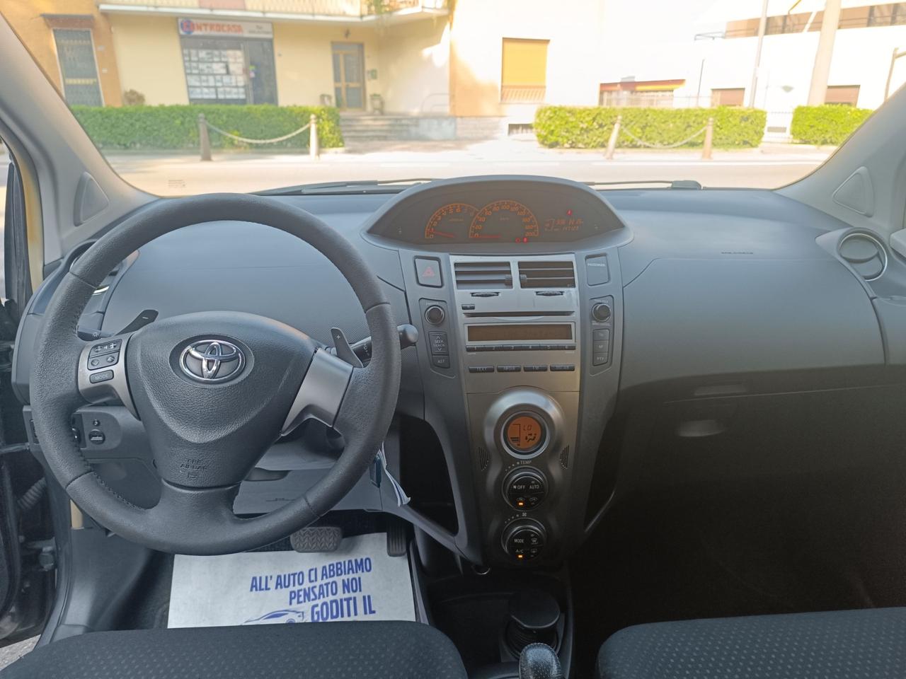 Toyota Yaris 1.3 AUTOMATICA M-MT Sol 2 TRENI GOMME