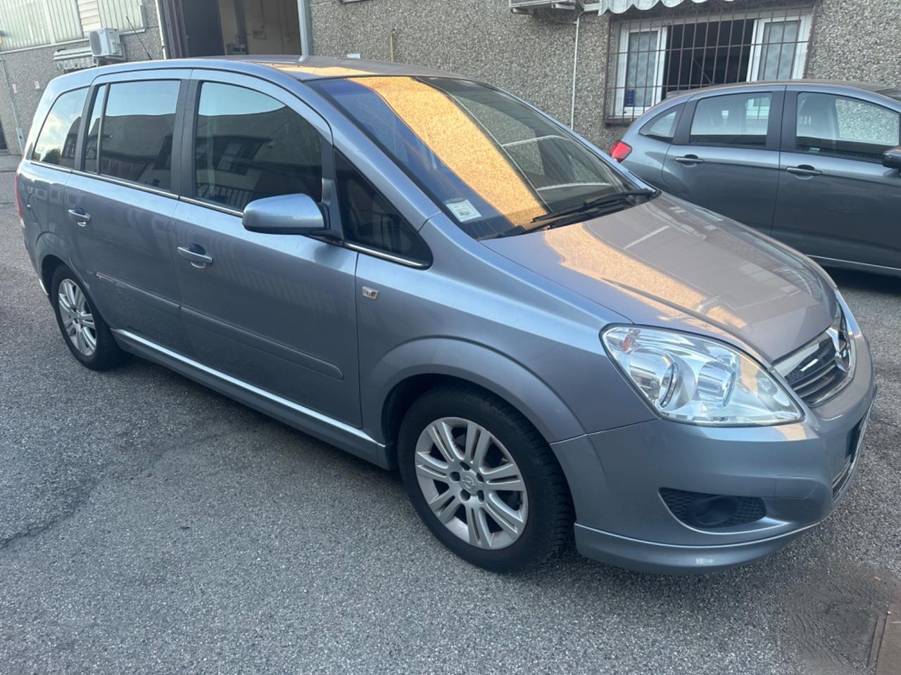 Opel Zafira 1.8 16V VVT Cosmo