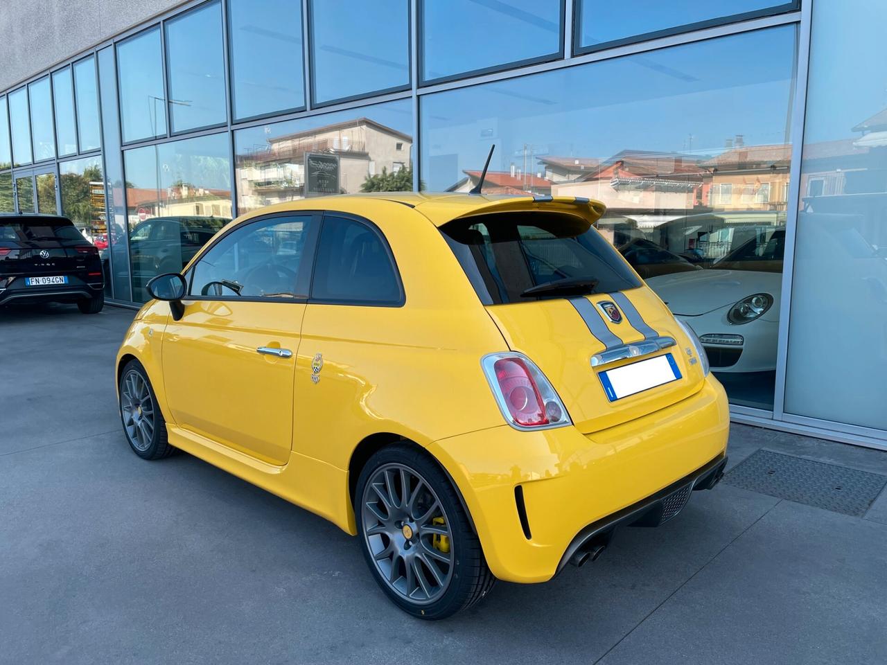 Abarth 500 695 Tributo Ferrari serie limitata 299 esemplari Giallo Modena