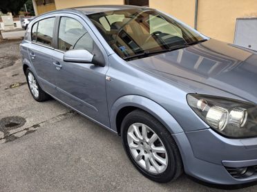 Opel Astra 1.6 16V Twinport 5 porte Cosmo